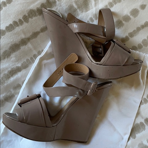 Chloe taupe patent buckle wedges - Picture 10 of 12